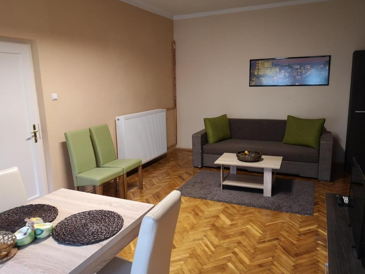 Veva Apartman - Eger Maganszallashely Exterior foto