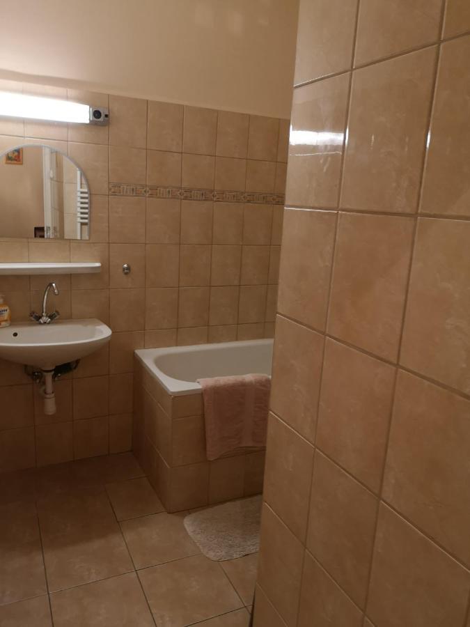 Veva Apartman - Eger Maganszallashely Exterior foto