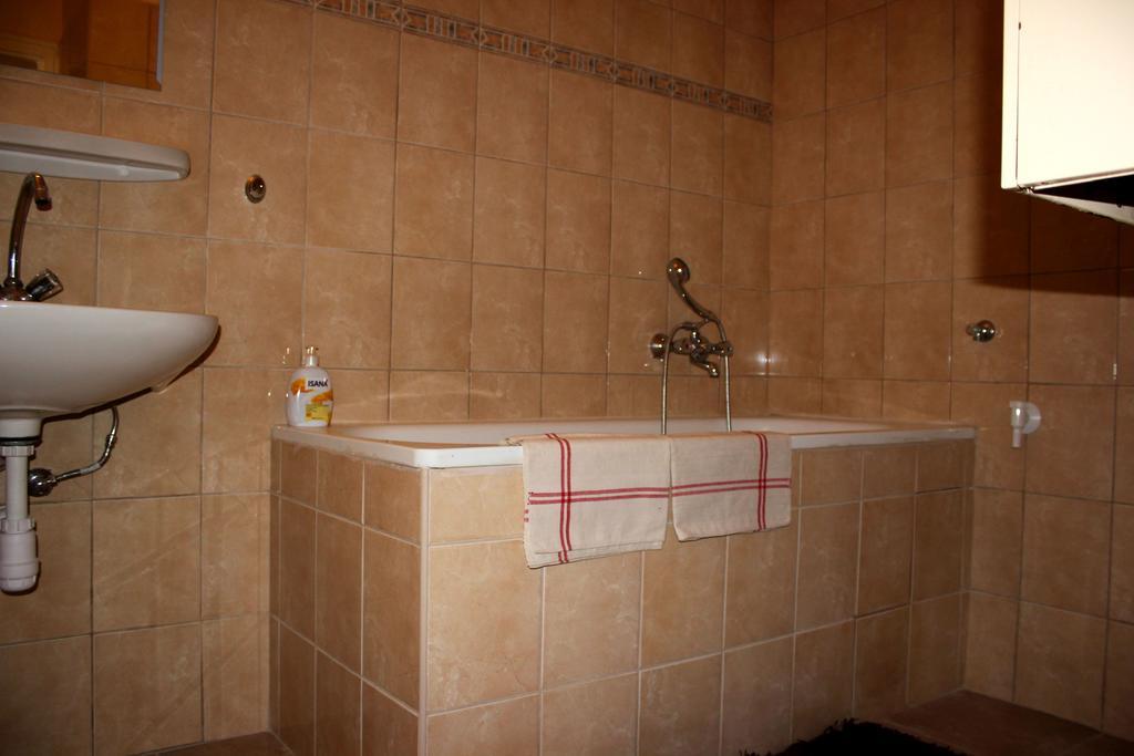 Veva Apartman - Eger Maganszallashely Exterior foto