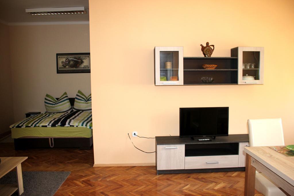Veva Apartman - Eger Maganszallashely Exterior foto